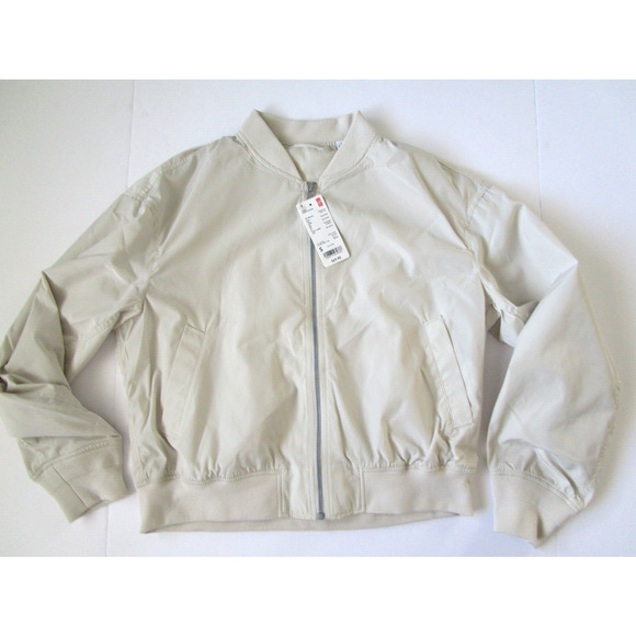 Uniqlo Women Sz  M Light Windbreaker Zip Up Nylon Outdoor Packable Cream $70 - Picture 1 of 12